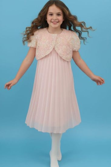 صورة فستان وردي بلمعه على الصدر